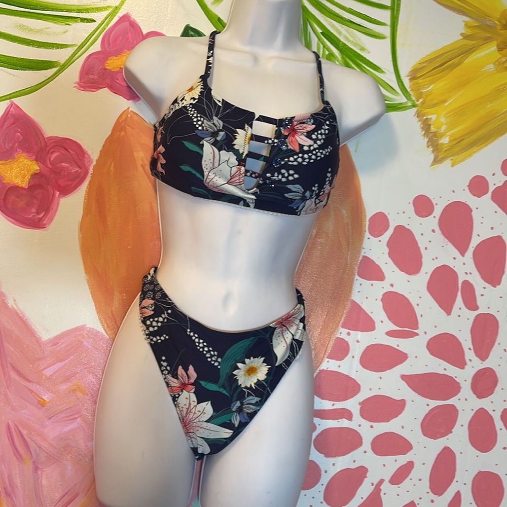 Cupshe size L floral bikini